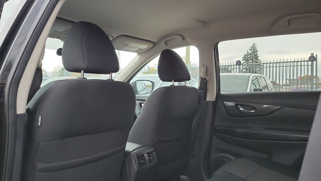 Used 2018 Nissan Rogue S image 27