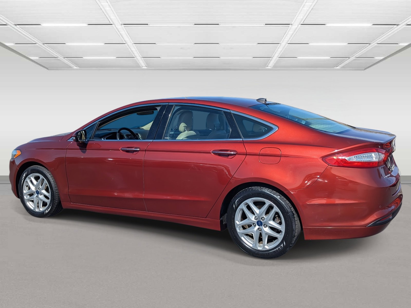 Used 2014 Ford Fusion SE w/ Equipment Group 202A image 3