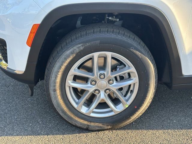 New 2025 Jeep Grand Cherokee L Laredo image 11