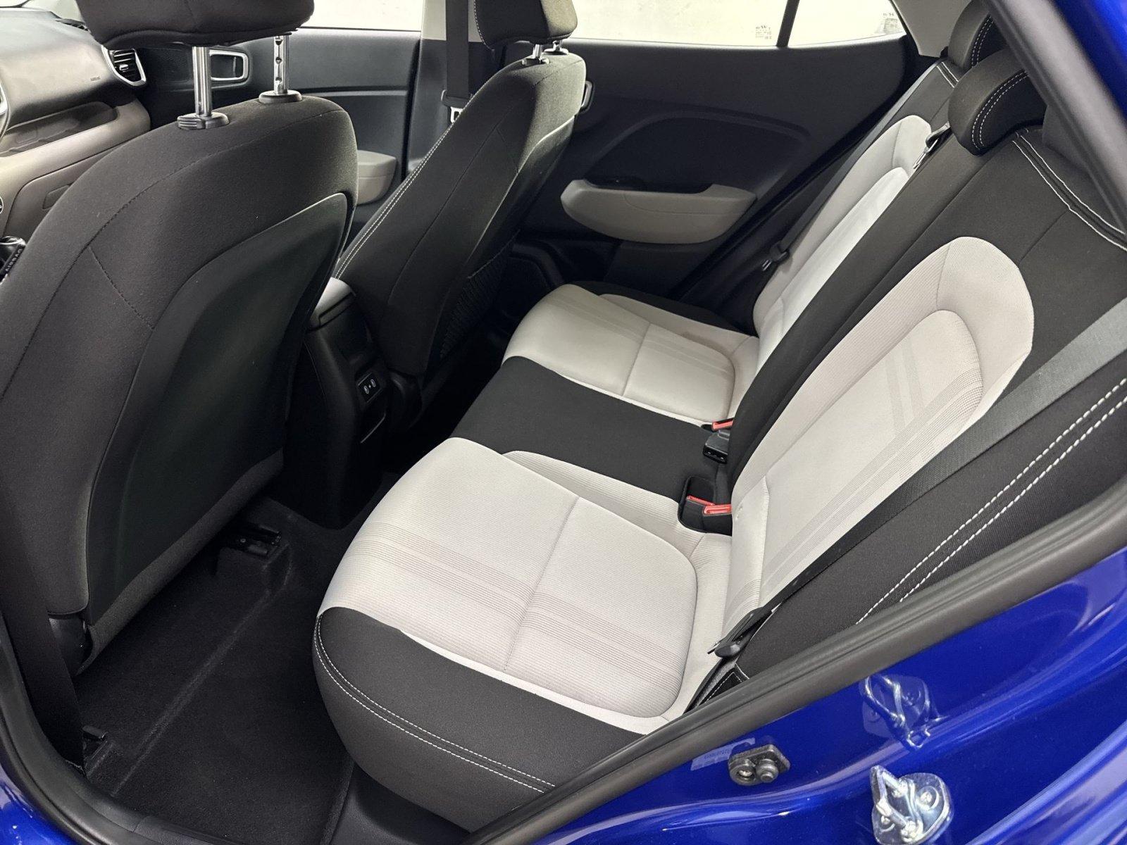 Used 2025 Hyundai Venue SEL FWD image 37