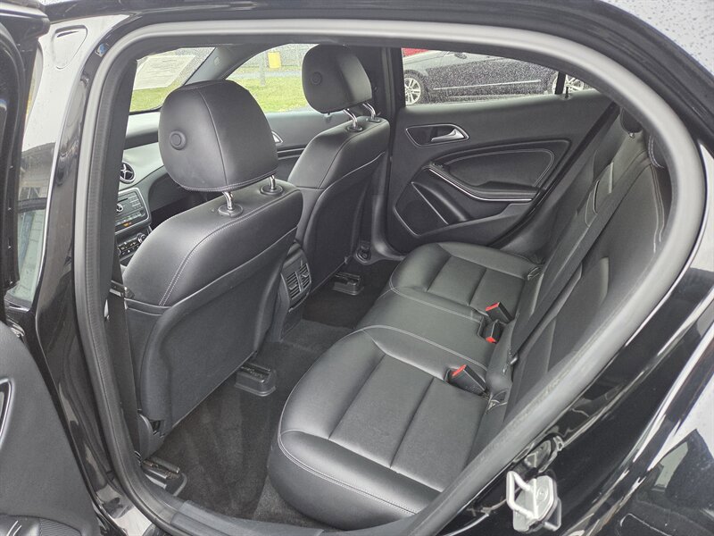 Used 2017 Mercedes-Benz GLA 250 image 11
