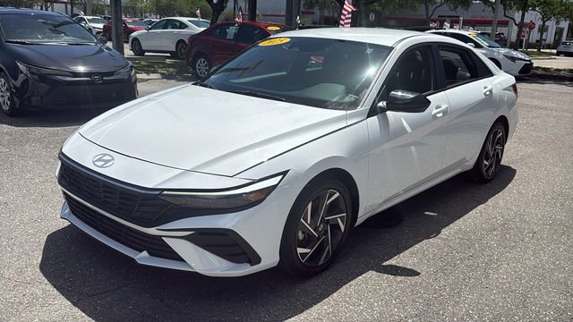 Used 2025 Hyundai Elantra SEL FWD image 3