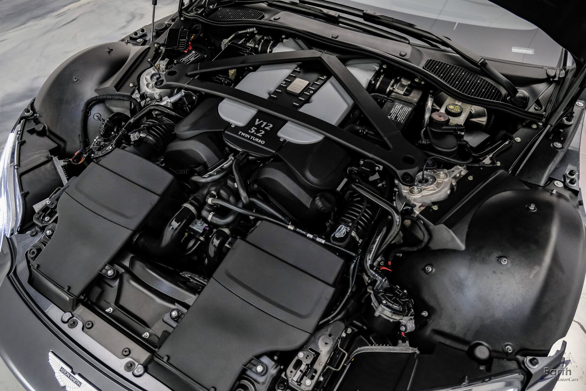 Used 2023 Aston Martin V12 Vantage RWD image 93