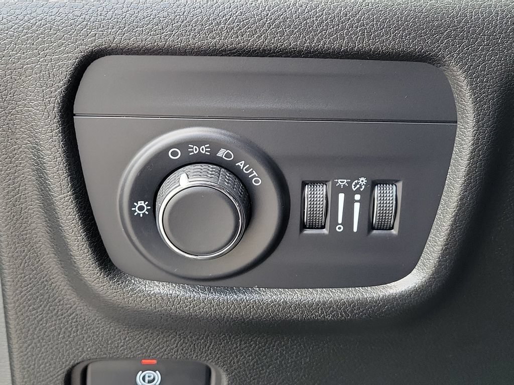 Used 2025 Jeep Grand Cherokee Laredo X RWD image 26