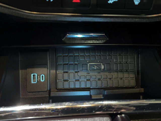 Used 2023 Ford Expedition Platinum image 41