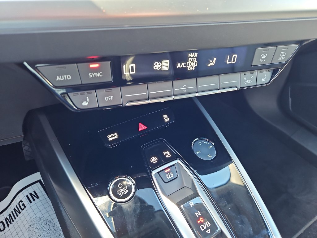 Used 2022 Audi Q4 e-tron Prestige image 18