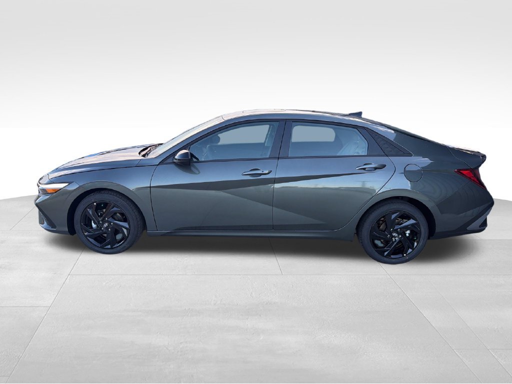 New 2026 Hyundai Elantra SEL Sport FWD image 2