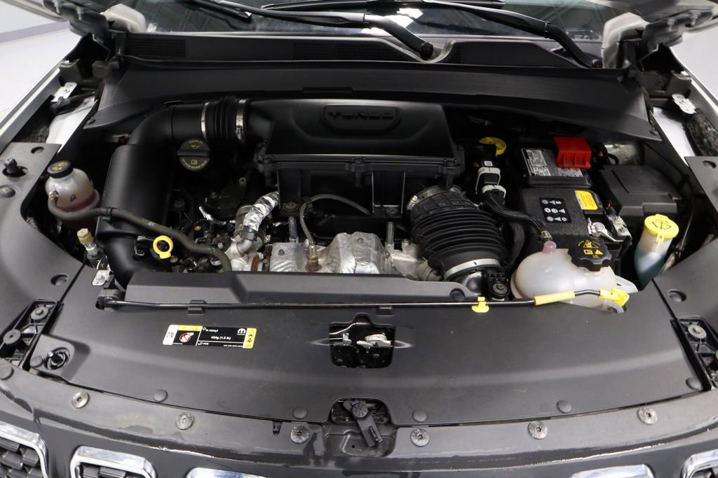 Used 2025 Jeep Compass Latitude image 15