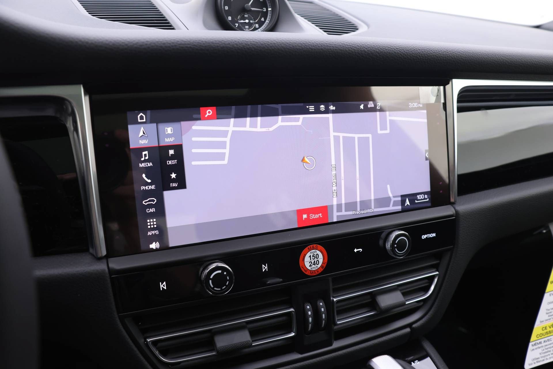 Used 2025 Porsche Macan AWD/4WD image 12