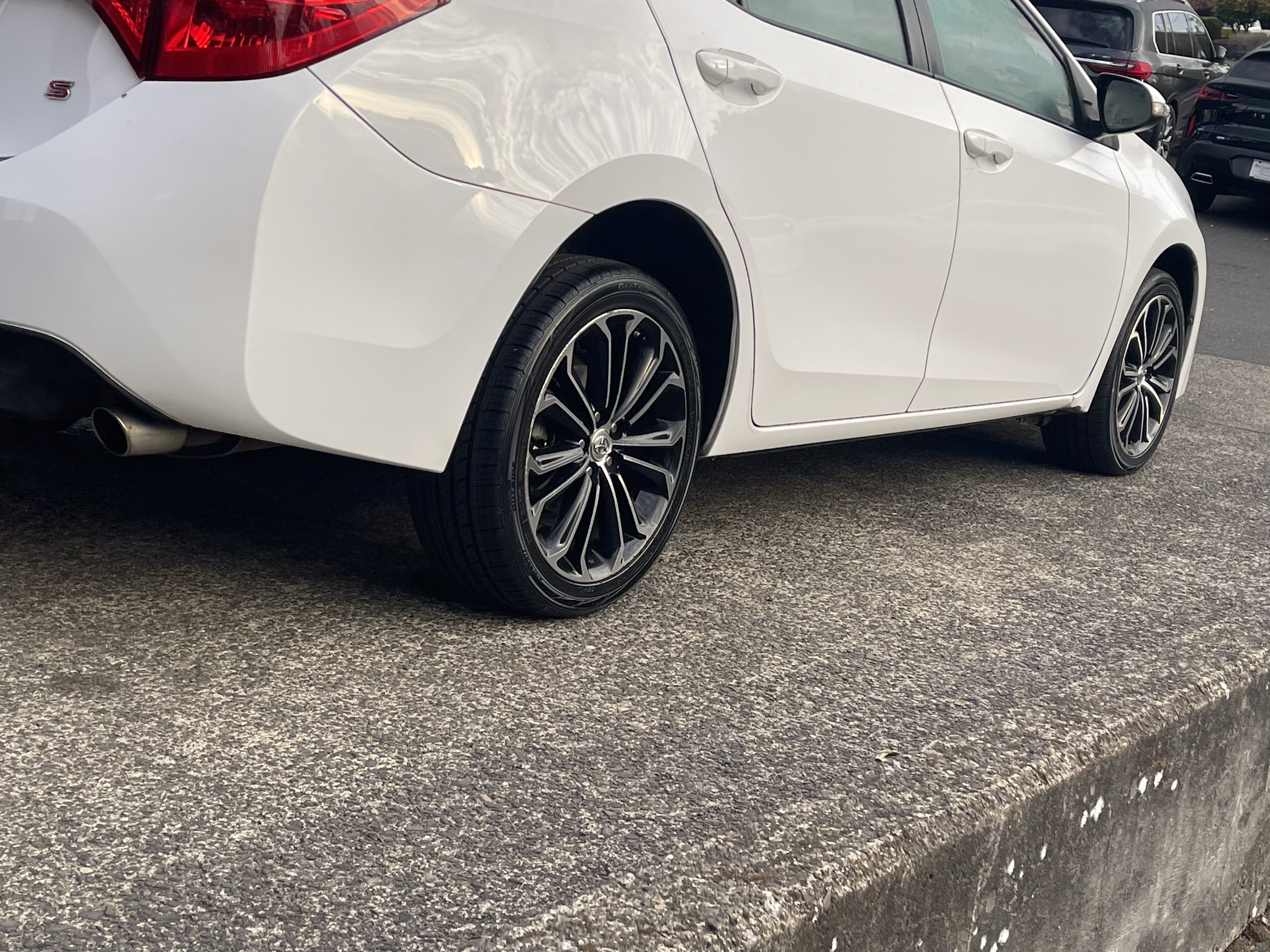Used 2015 Toyota Corolla S FWD image 9