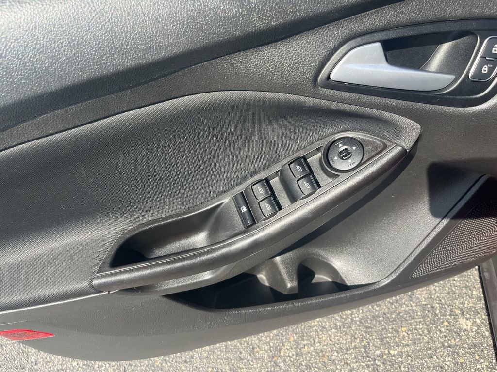 Used 2018 Ford Focus SE FWD image 15