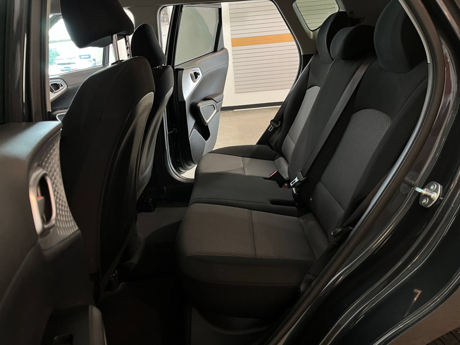 Used 2025 Kia Soul LX w/ LX Technology Package FWD image 24
