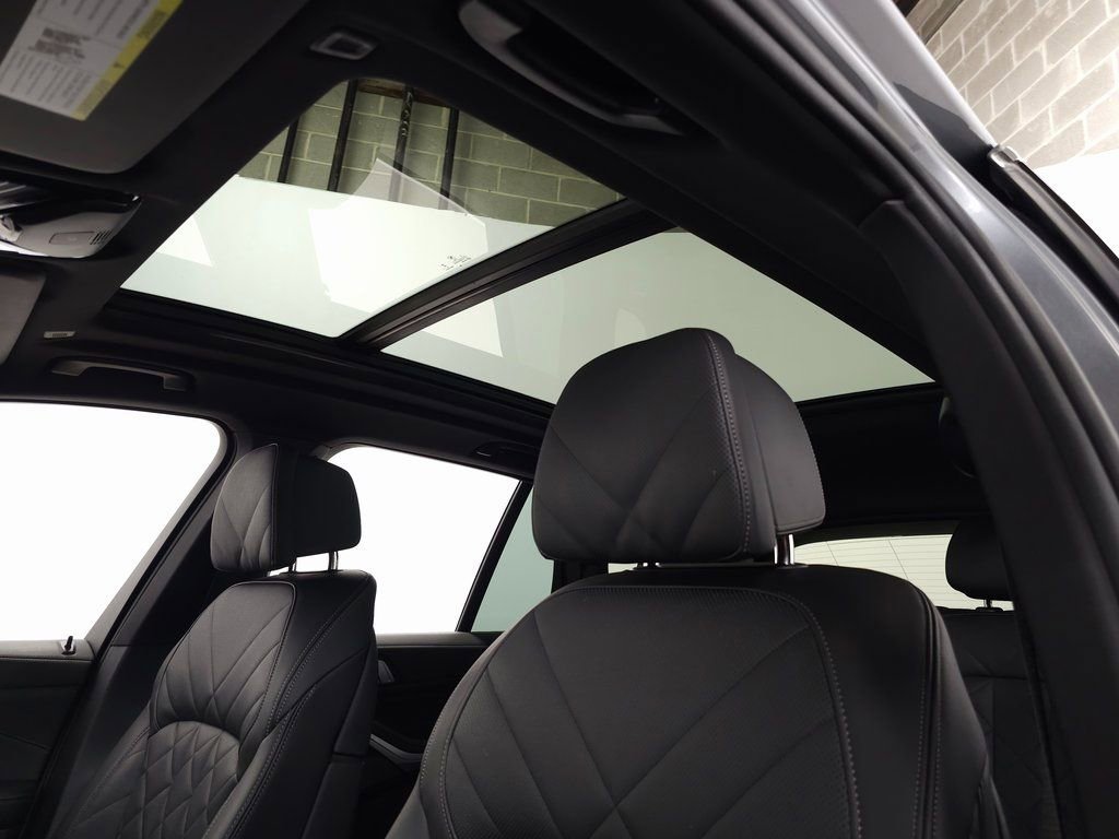 Used 2024 BMW X5 xDrive50e image 18