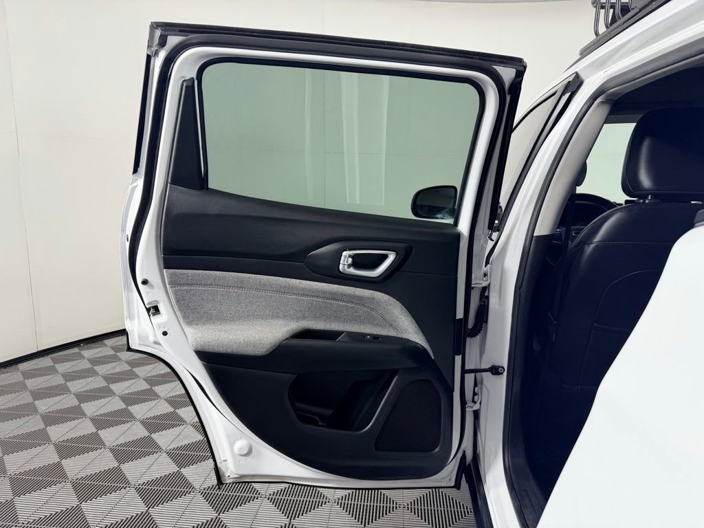 Used 2022 Jeep Compass Latitude image 28