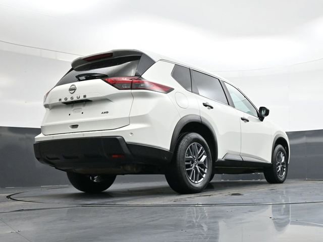 Used 2024 Nissan Rogue S image 29