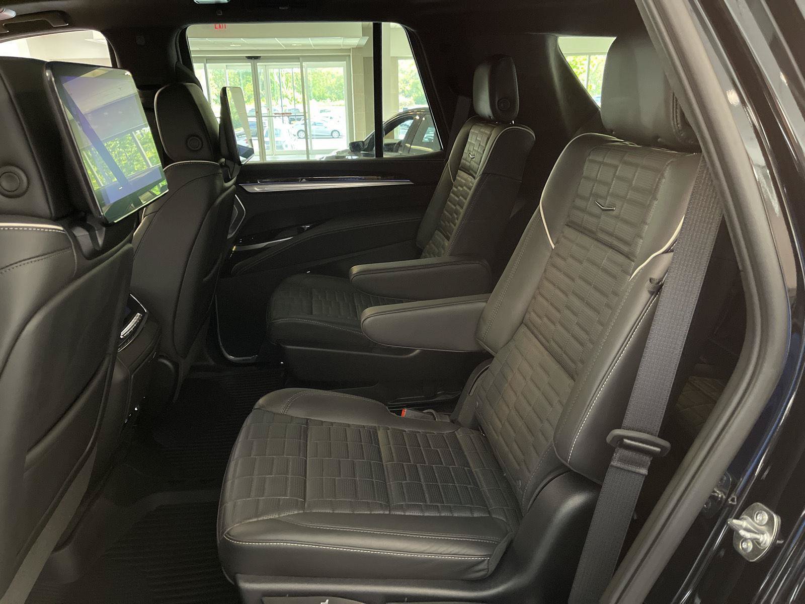 Certified 2026 Cadillac Escalade Platinum Sport w/ LPO, ONYX Package AWD/4WD image 22