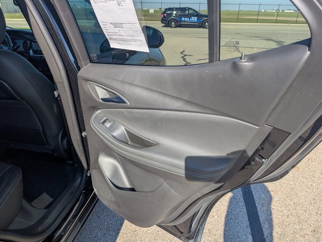 Used 2023 Buick Encore GX Essence w/ Experience Buick Package image 7