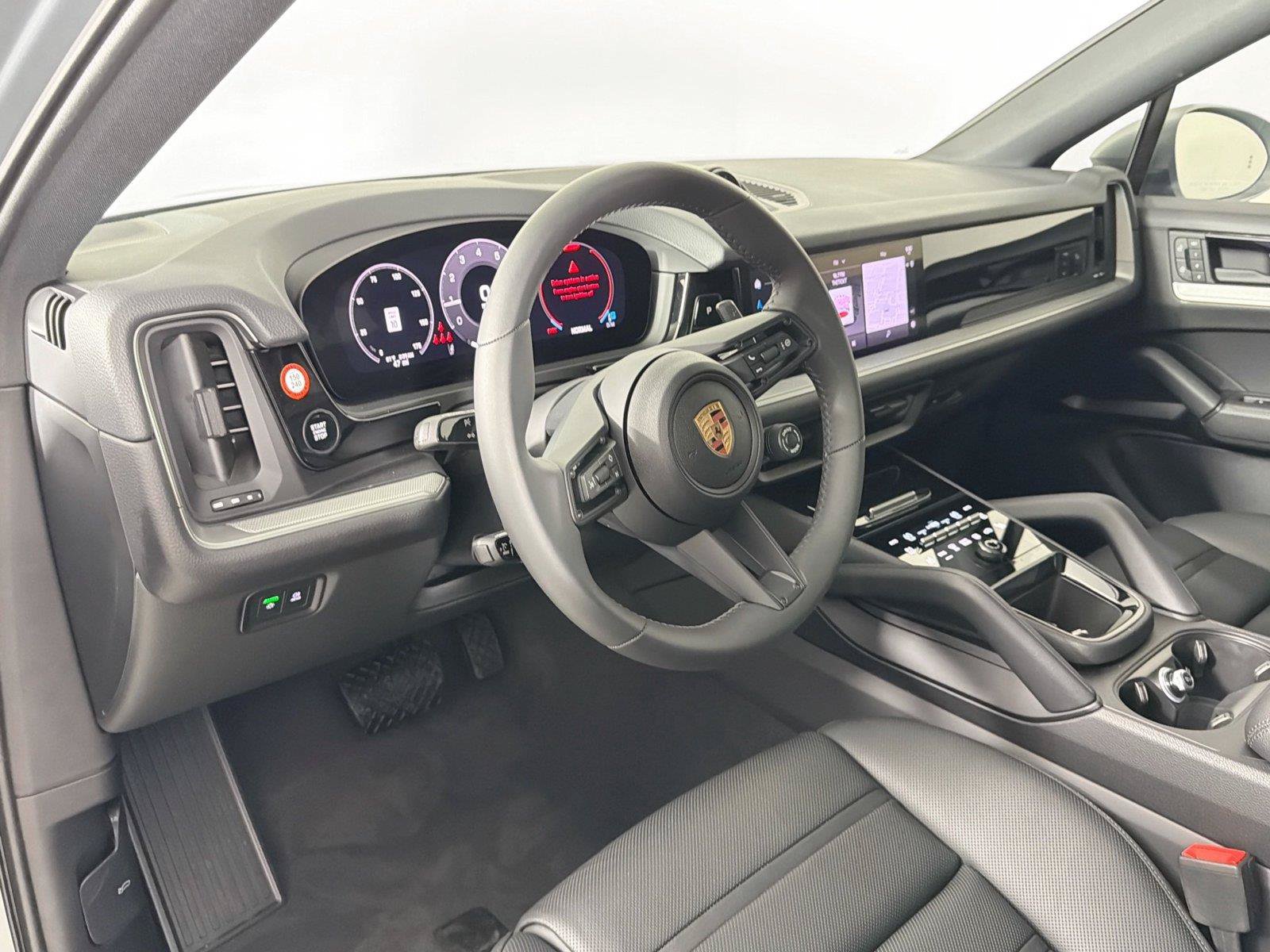 Certified 2025 Porsche Cayenne Coupe AWD/4WD image 4