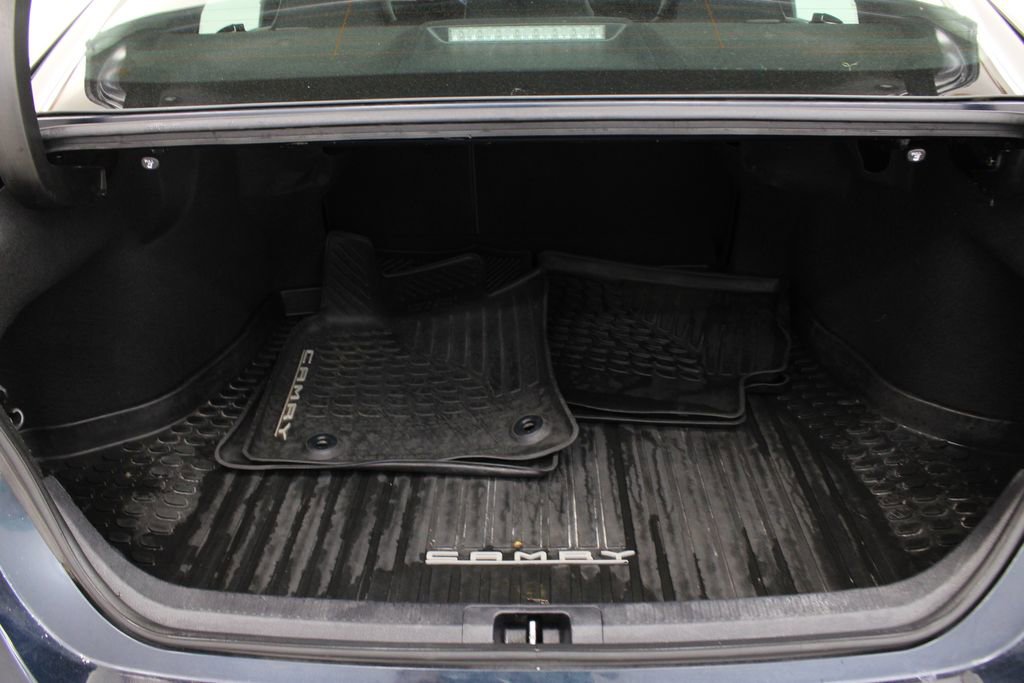 Used 2020 Toyota Camry SE FWD image 27