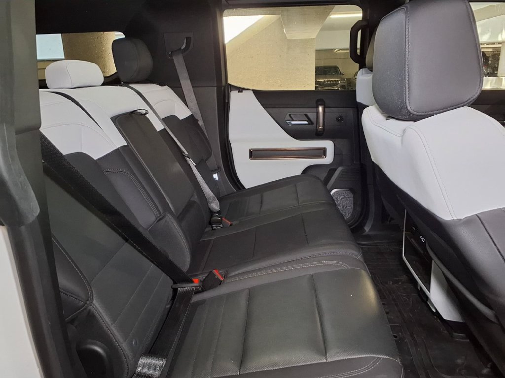 Used 2024 GMC Hummer EV 2X w/ LPO, Sport Package AWD/4WD image 24