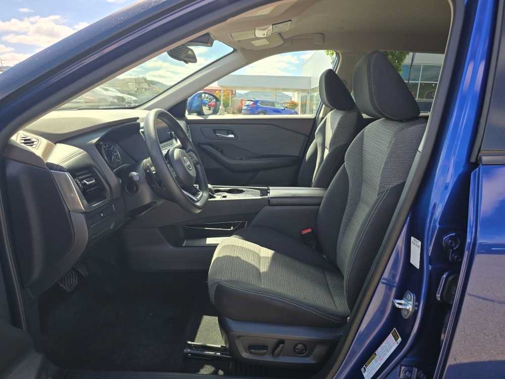 Used 2022 Nissan Rogue SV FWD image 9