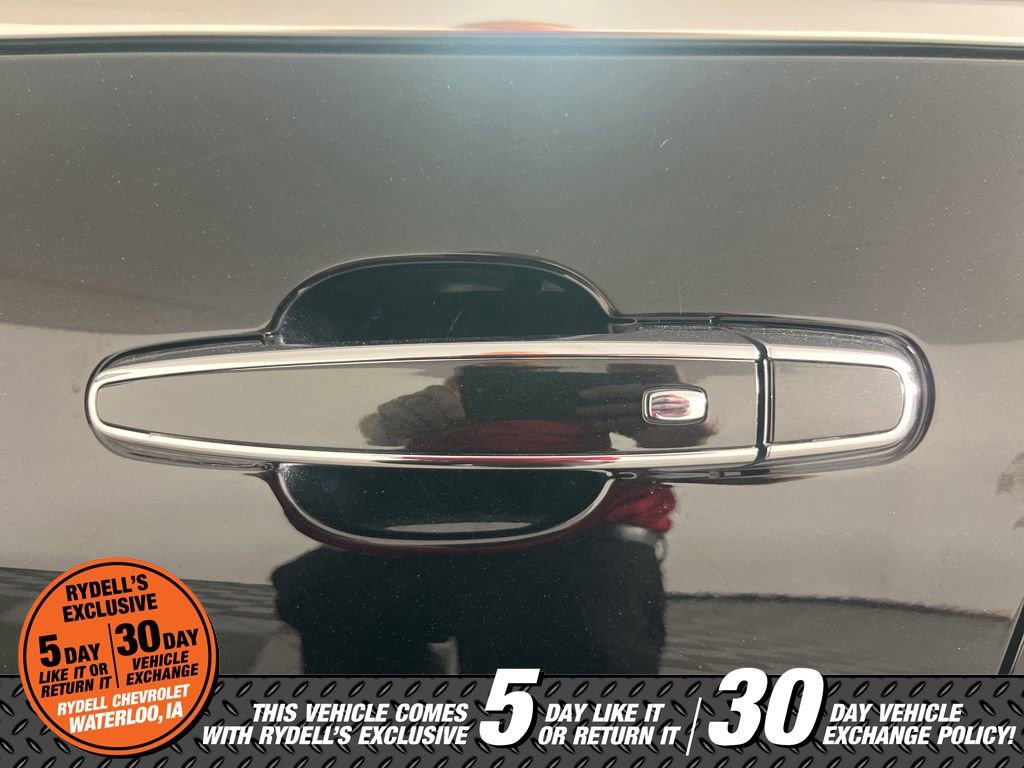 Used 2023 Chevrolet Equinox Premier AWD/4WD image 8