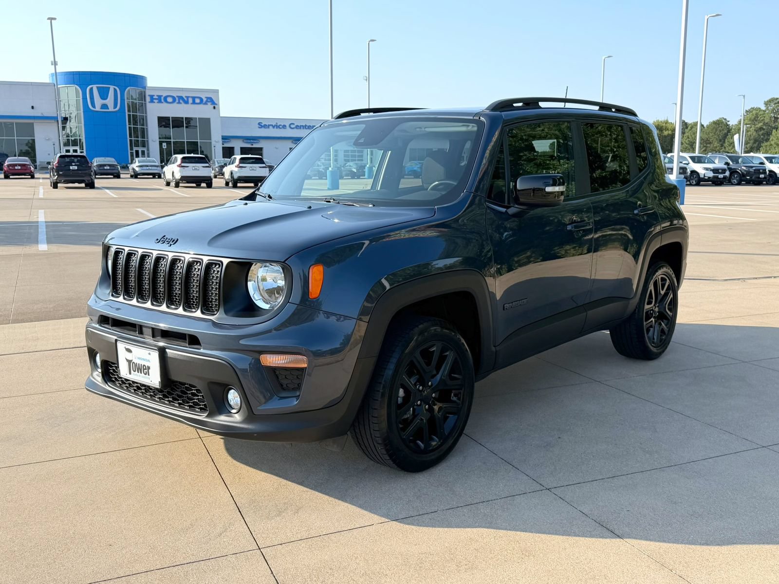 Used 2023 Jeep Renegade Altitude w/ Sun/Sound Group AWD/4WD image 3
