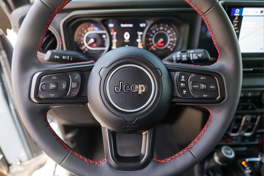 Used 2024 Jeep Wrangler Unlimited Rubicon AWD/4WD image 12