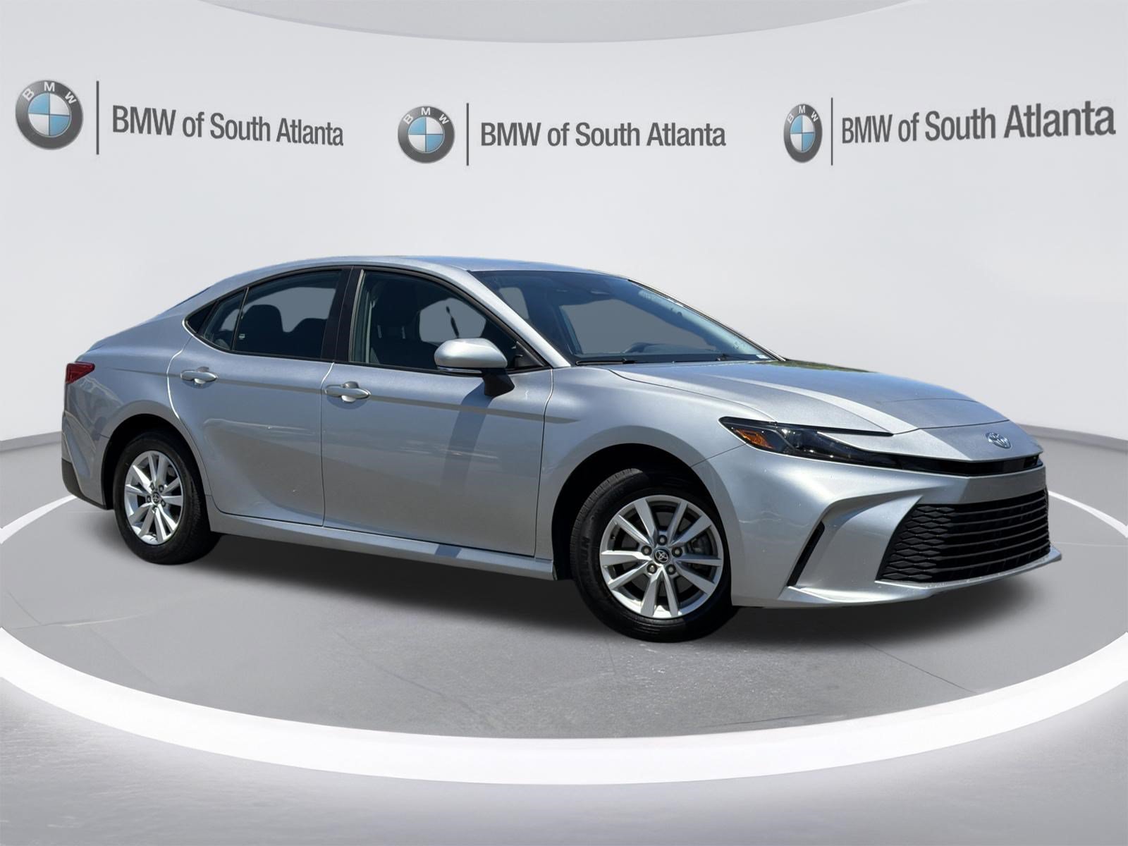 Used 2025 Toyota Camry LE AWD/4WD image 2