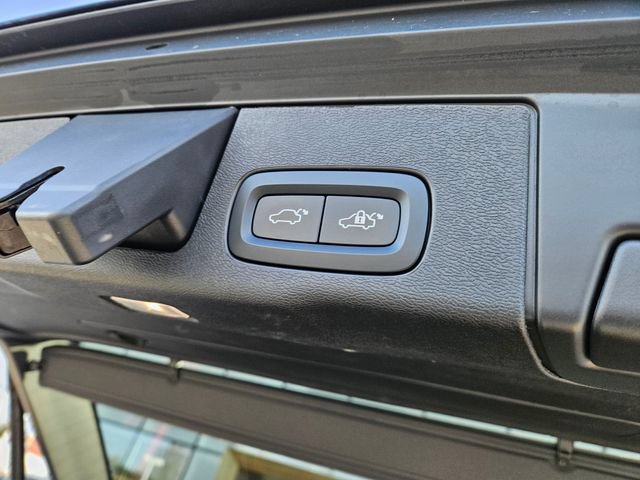 Certified 2023 Volvo XC60 B5 Plus AWD/4WD image 17
