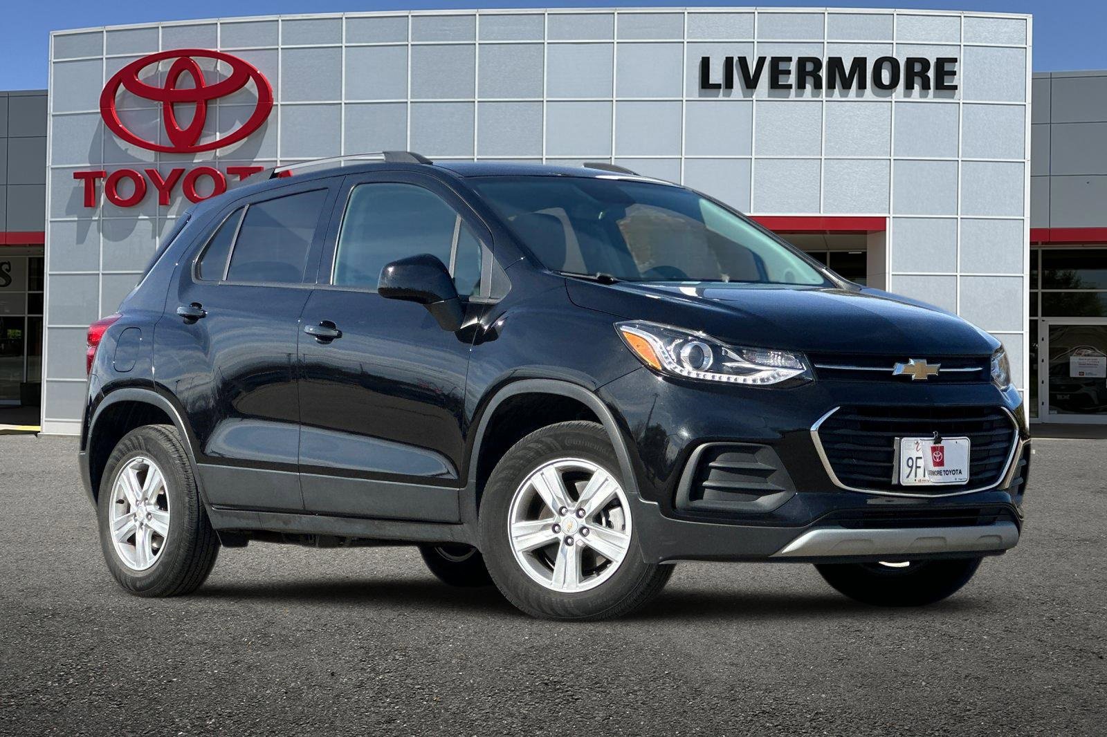 Used 2022 Chevrolet Trax LT w/ LT Convenience Package image 2