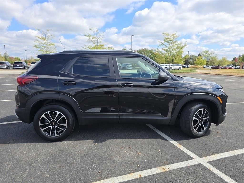 Used 2024 Chevrolet TrailBlazer LT w/ LT Cold Weather Package image 18