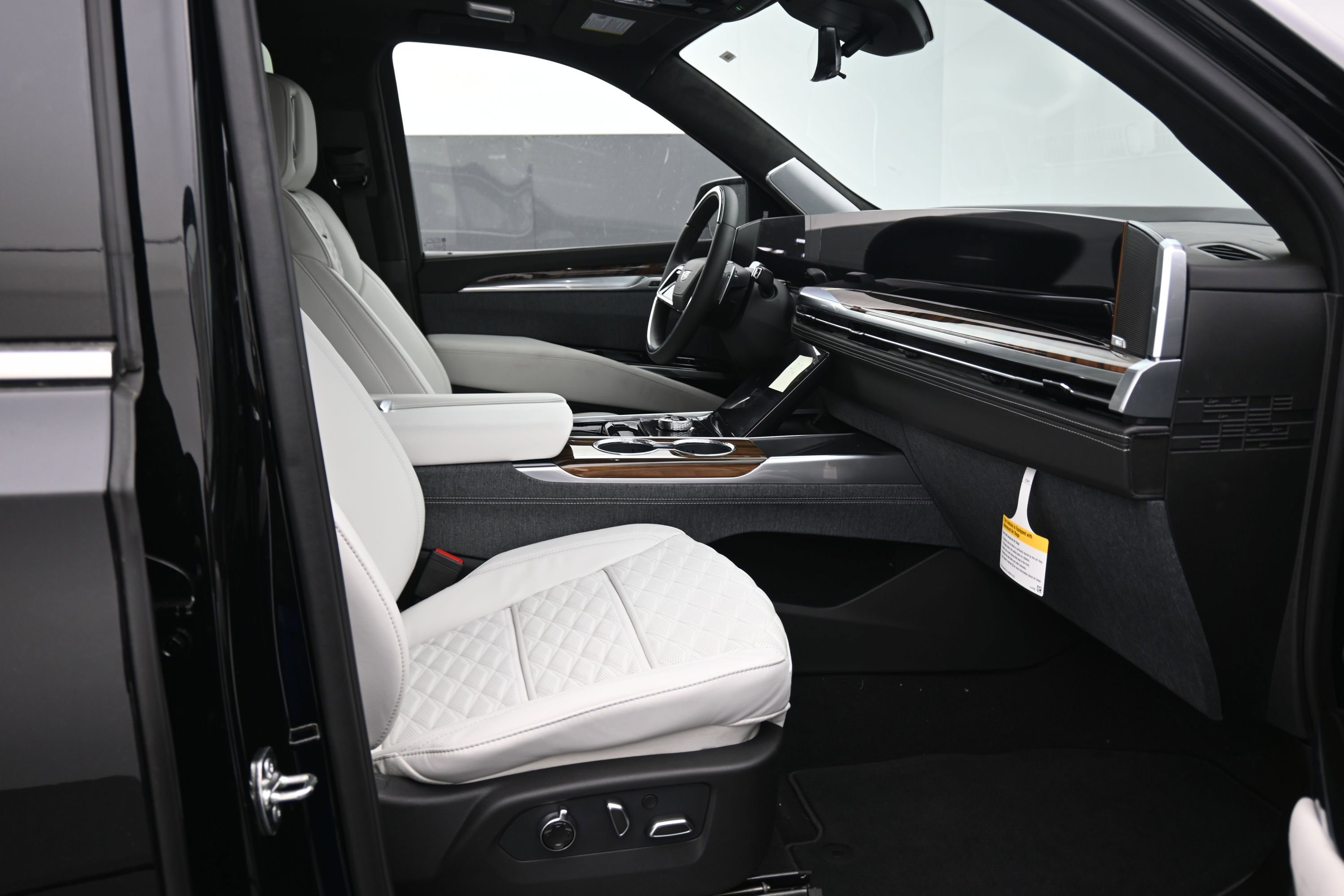 New 2026 Cadillac Escalade ESV Platinum Luxury AWD/4WD image 13