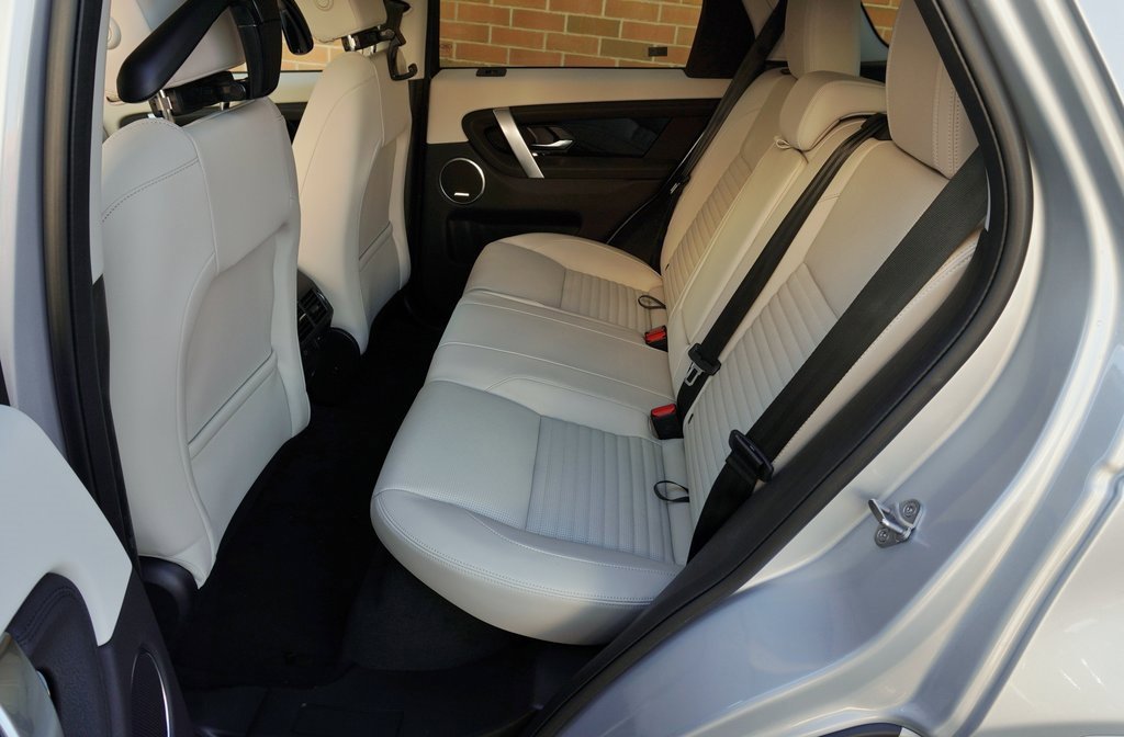 New 2025 Land Rover Discovery Sport S image 28