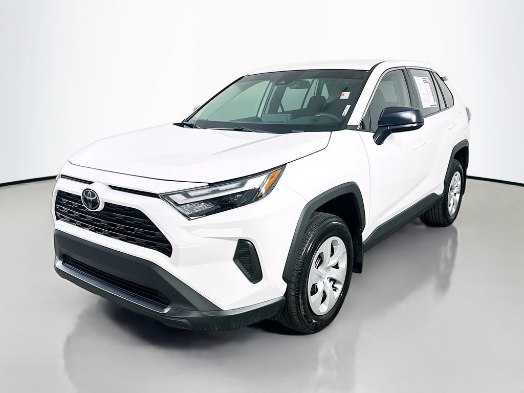 Used 2025 Toyota RAV4 LE AWD/4WD video 3