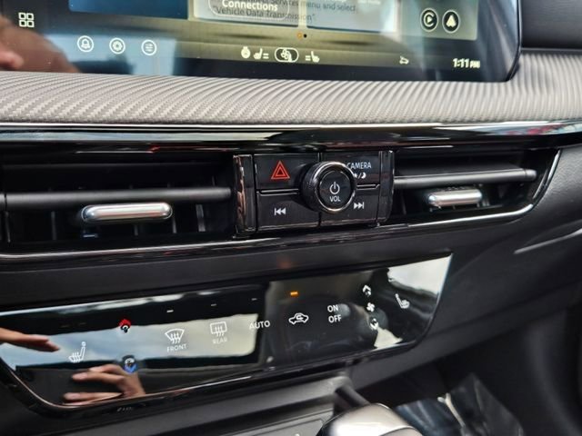 New 2026 Nissan Kicks SR w/ SR Premium Package AWD/4WD image 21