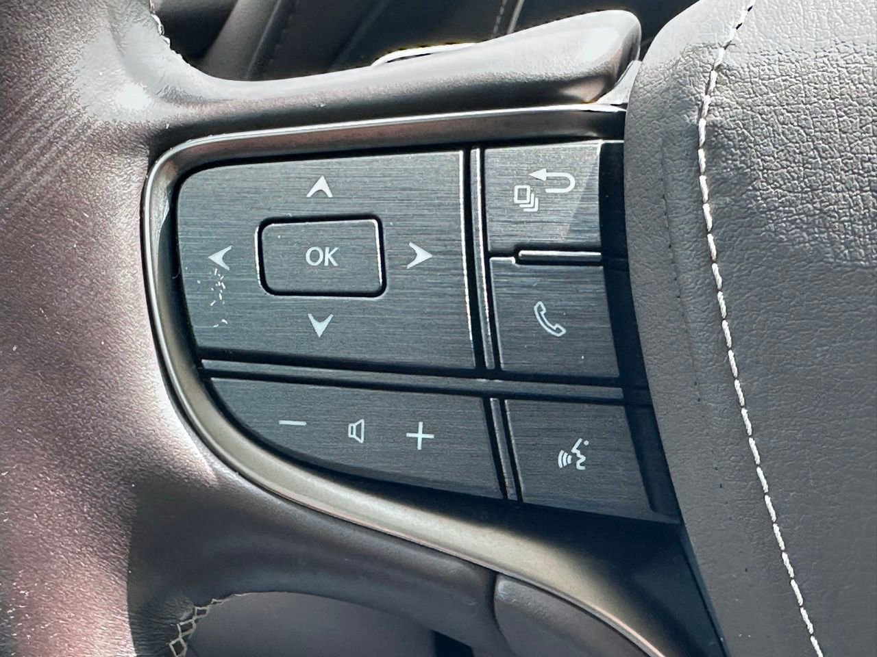 Used 2019 Lexus LS 500 w/ Interior Upgrade Package RWD image 29