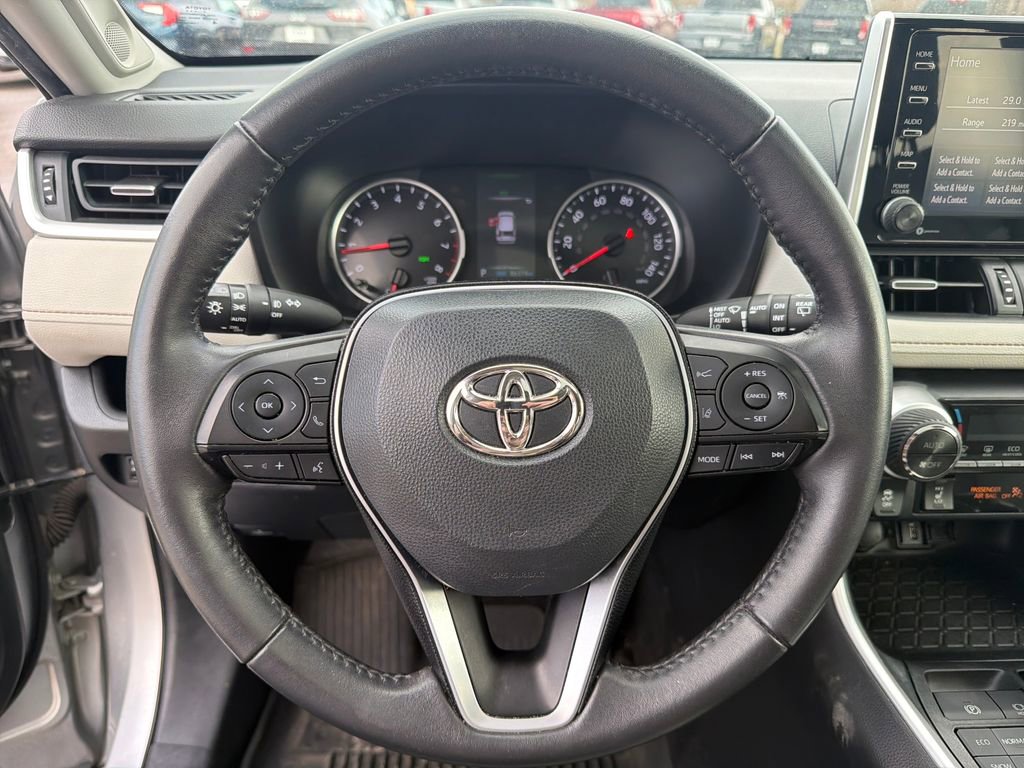 Used 2020 Toyota RAV4 XLE Premium image 14