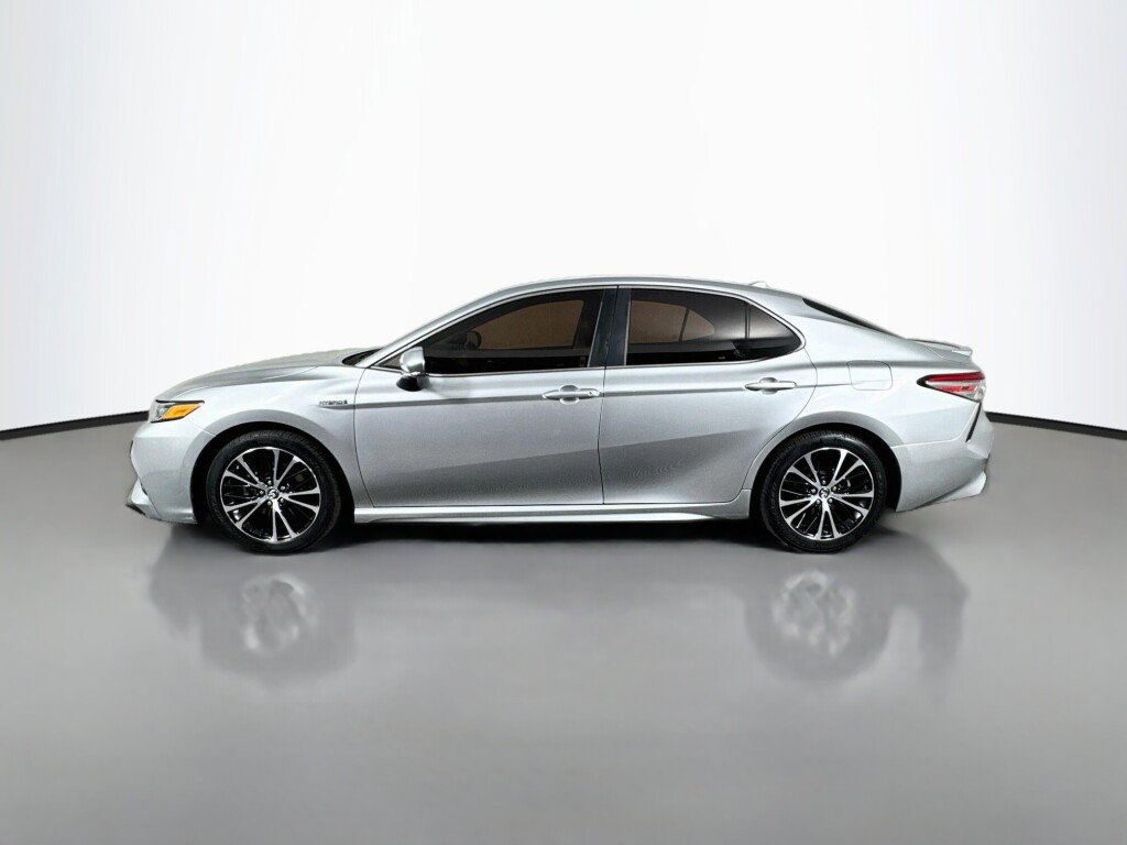 Used 2018 Toyota Camry SE w/ Audio Package FWD image 2
