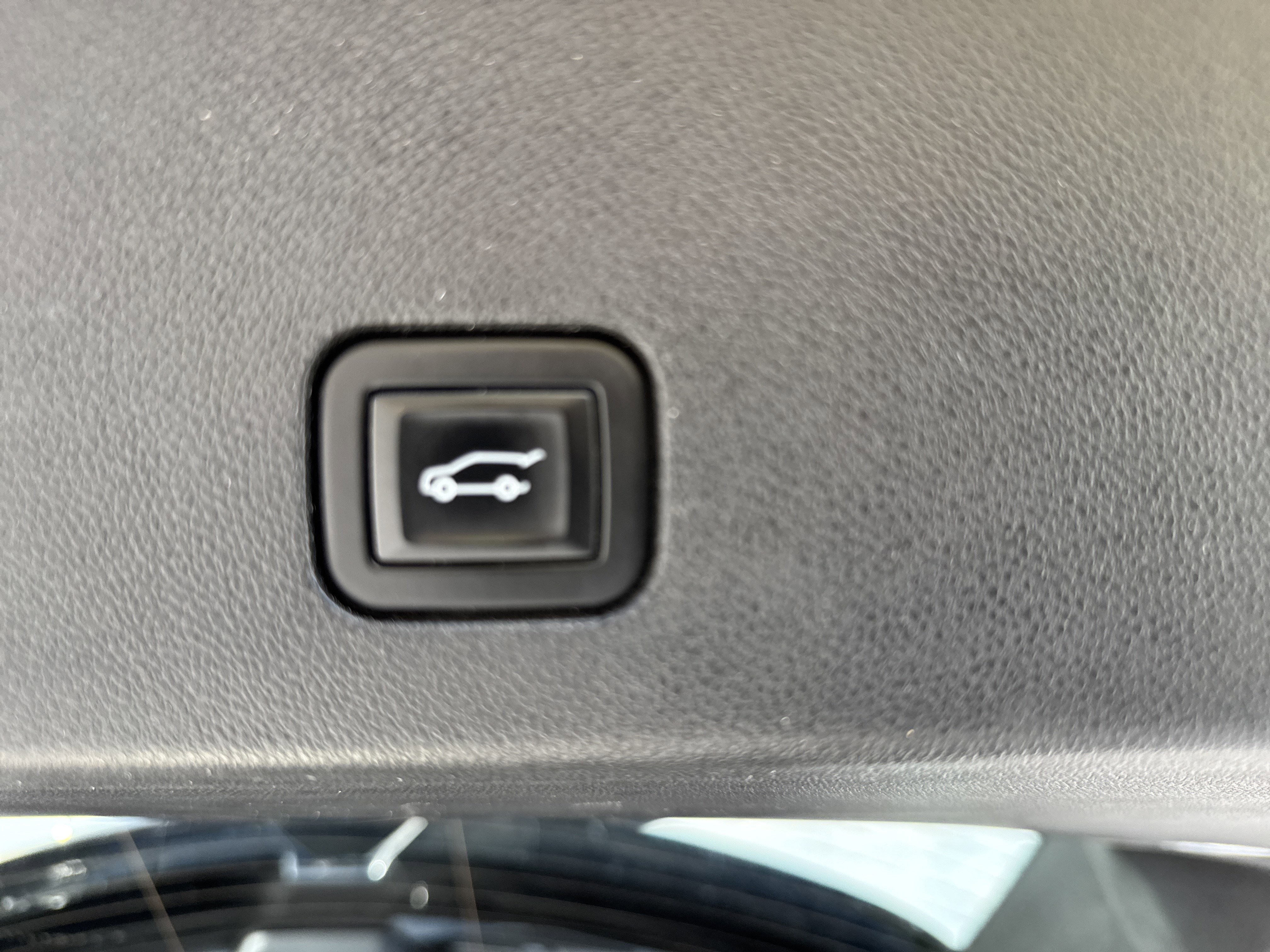 Used 2022 Cadillac XT6 Premium Luxury w/ Technology Package image 38