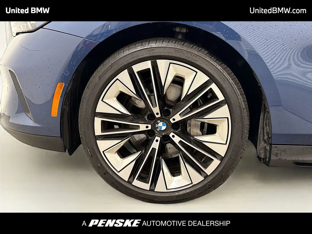 Used 2024 BMW 540i xDrive w/ Premium Package image 2