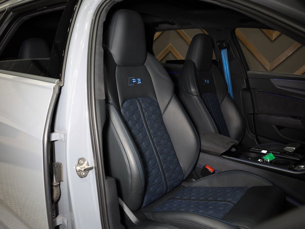 Used 2025 Audi RS 6 performance w/ Blue RS Design Package Plus image 27