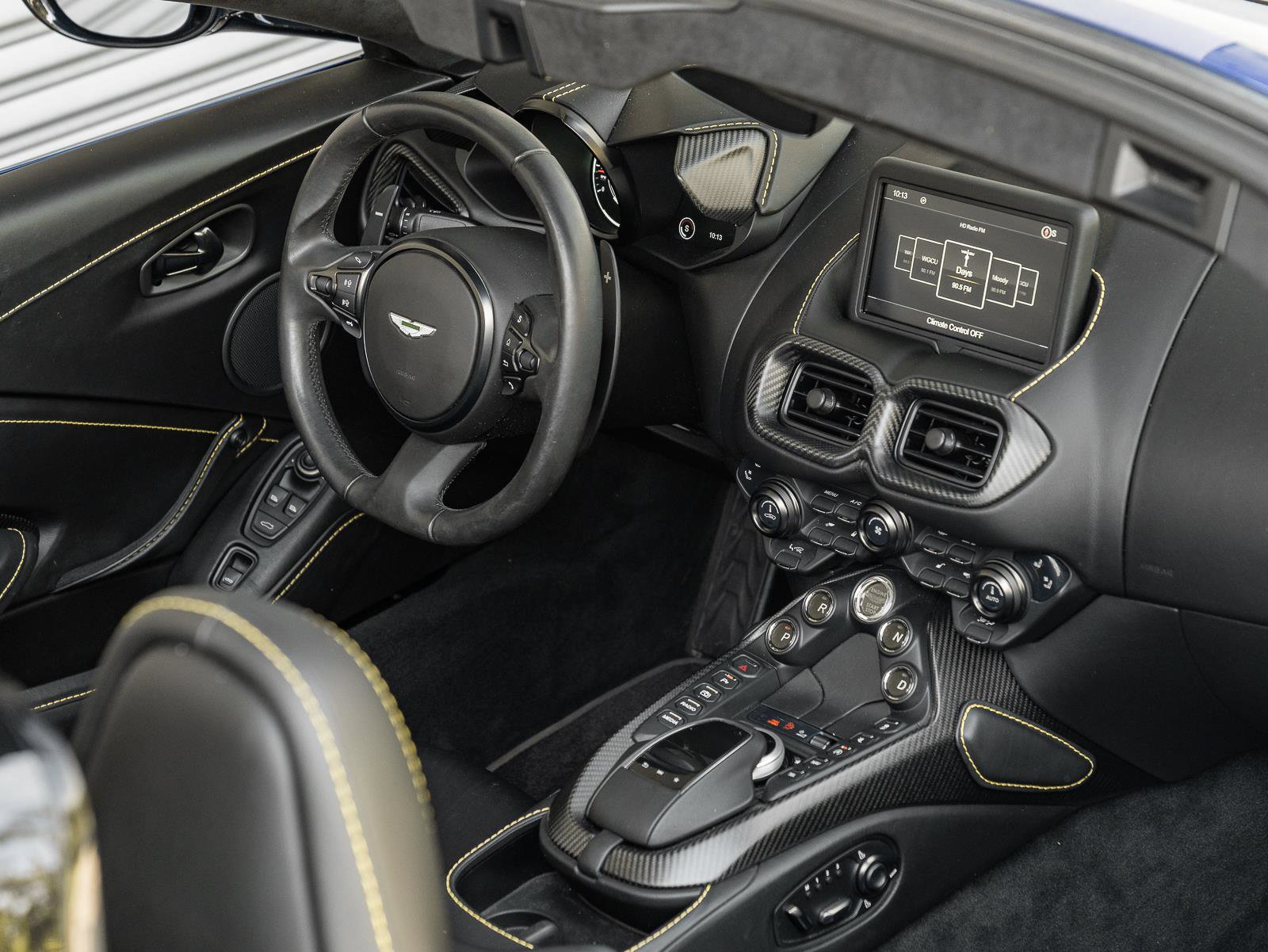 Used 2021 Aston Martin V8 Vantage Roadster image 18