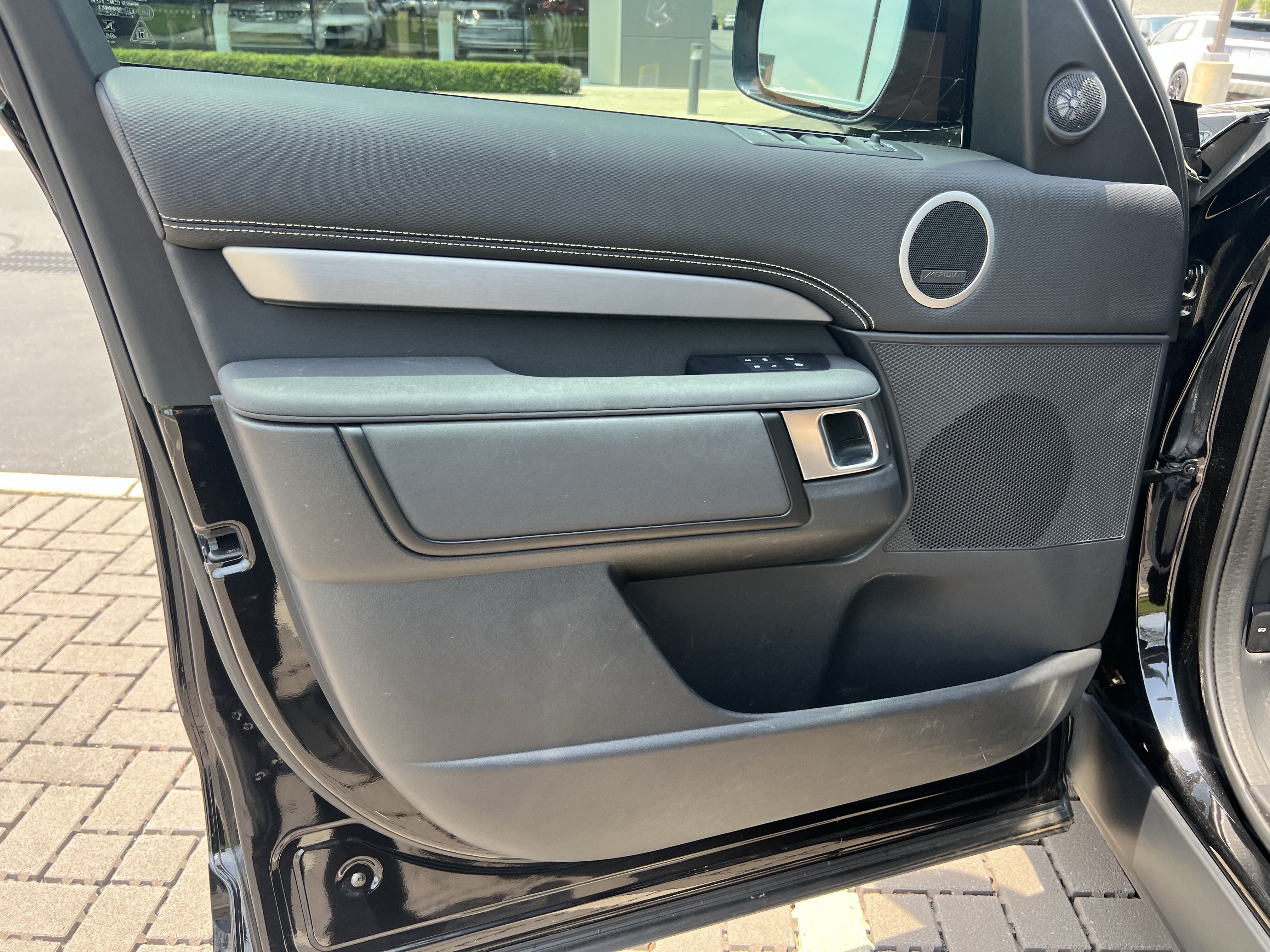 Certified 2025 Land Rover Discovery Dynamic SE AWD/4WD image 14
