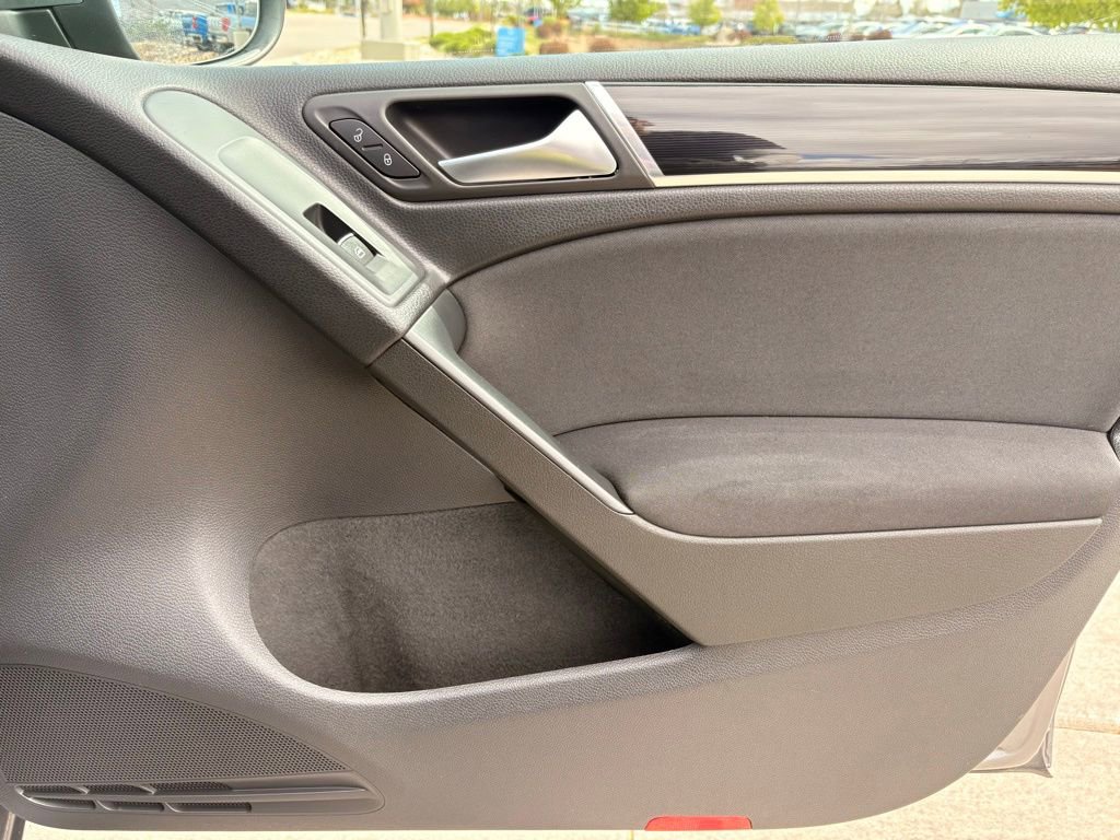 Used 2013 Volkswagen Golf 4-Door FWD image 32