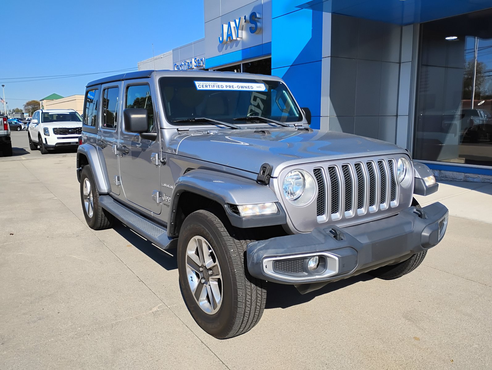 Used 2018 Jeep Wrangler Unlimited Sahara AWD/4WD image 3