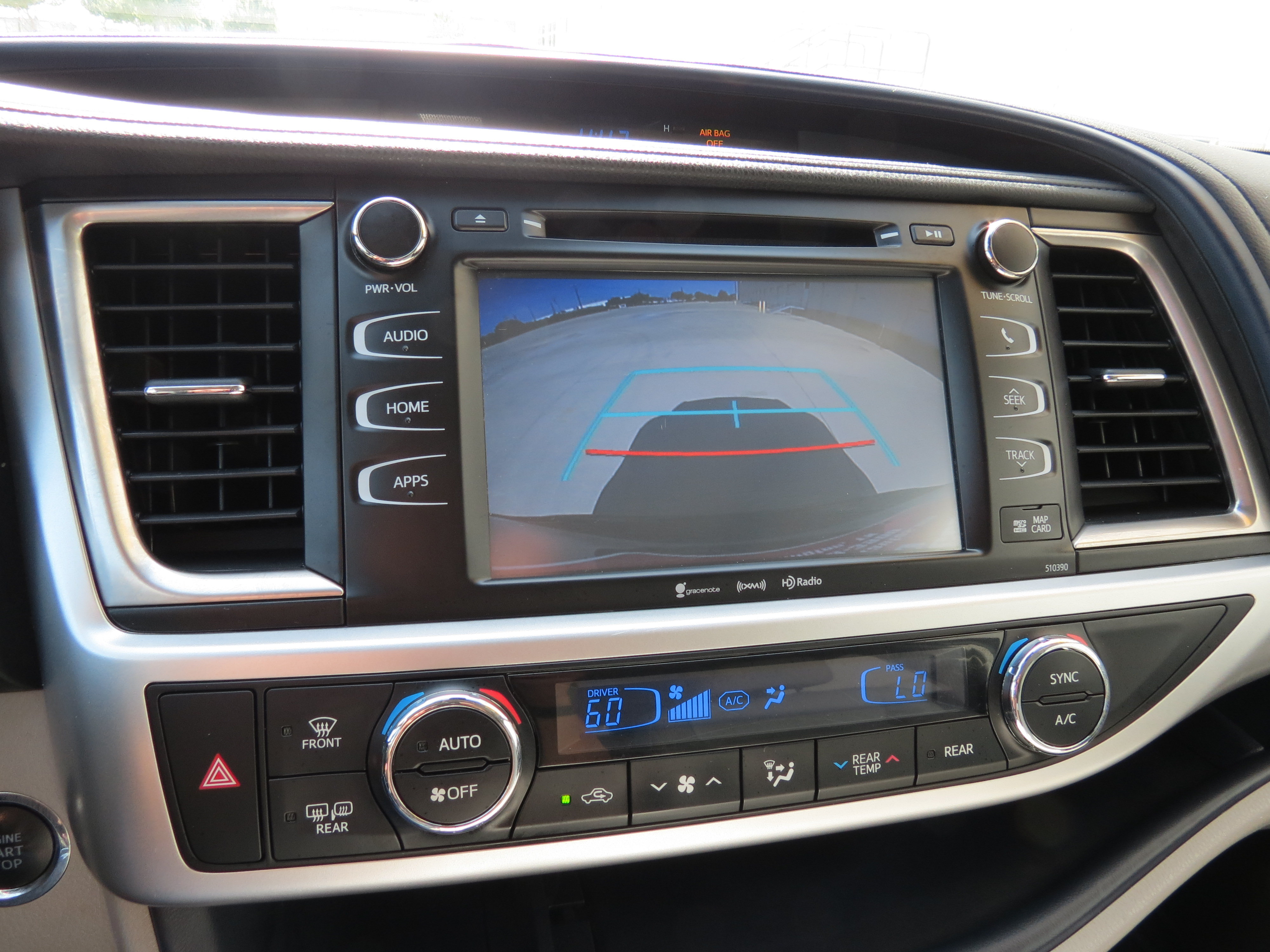 Used 2019 Toyota Highlander XLE FWD image 21