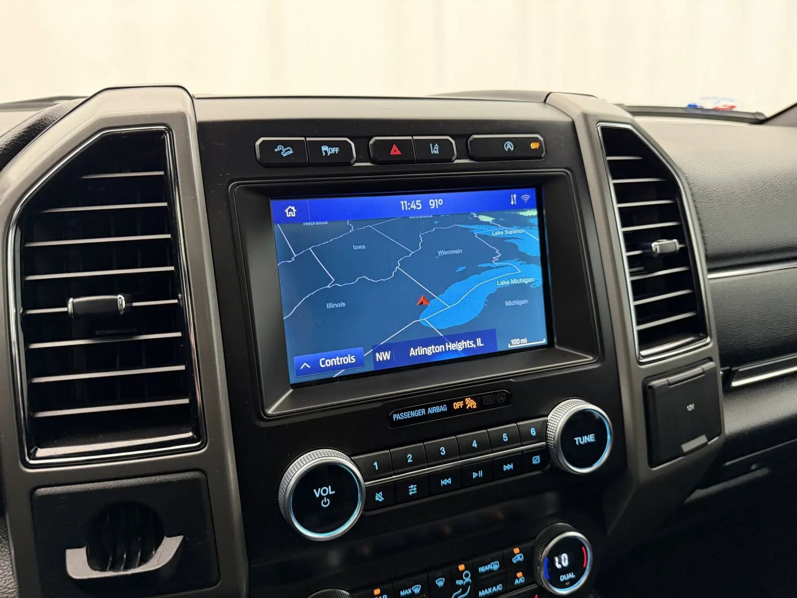 Used 2020 Ford Expedition XLT w/ Equipment Group 202A AWD/4WD image 27