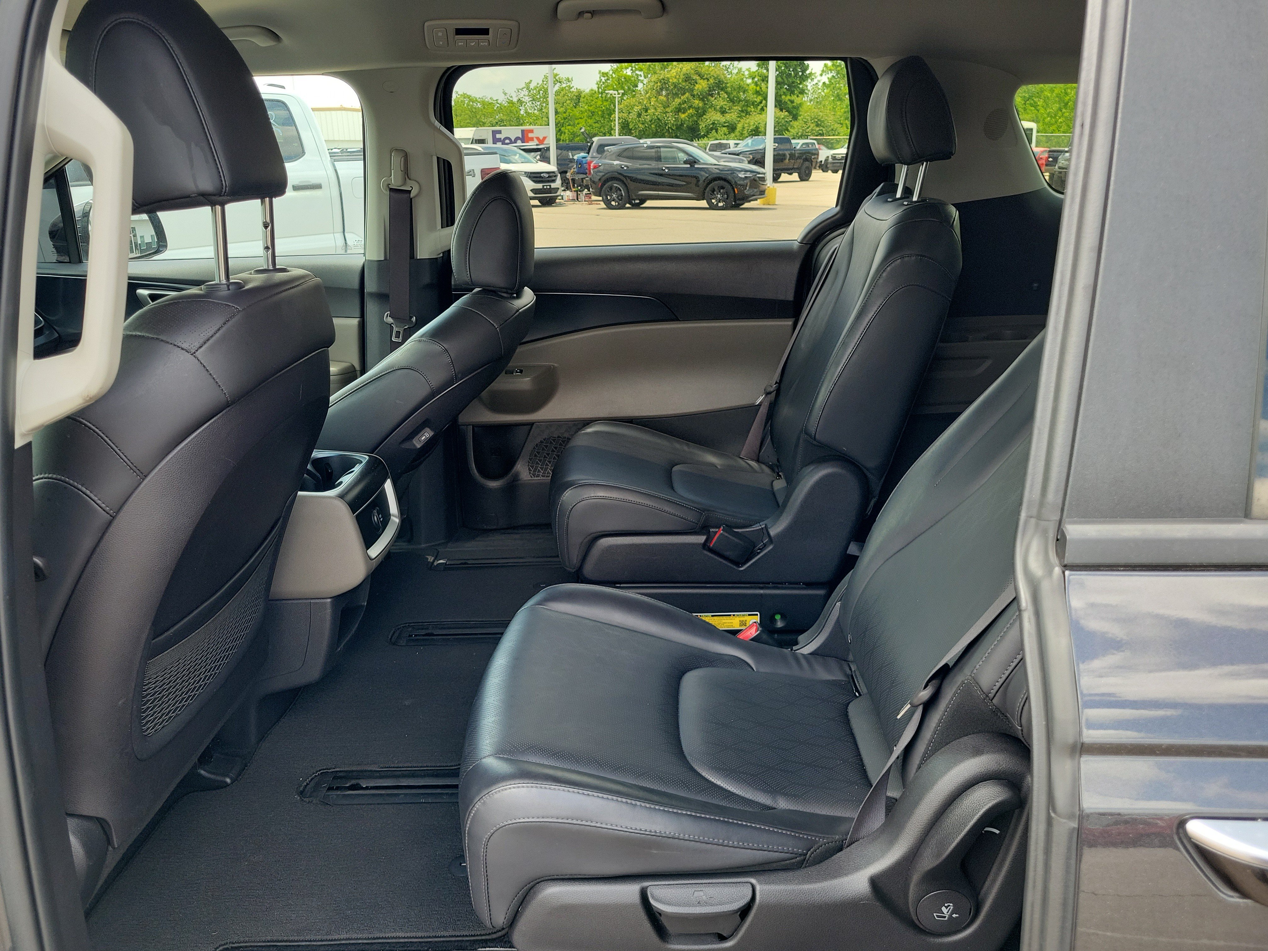 Used 2025 Kia Carnival FWD image 12