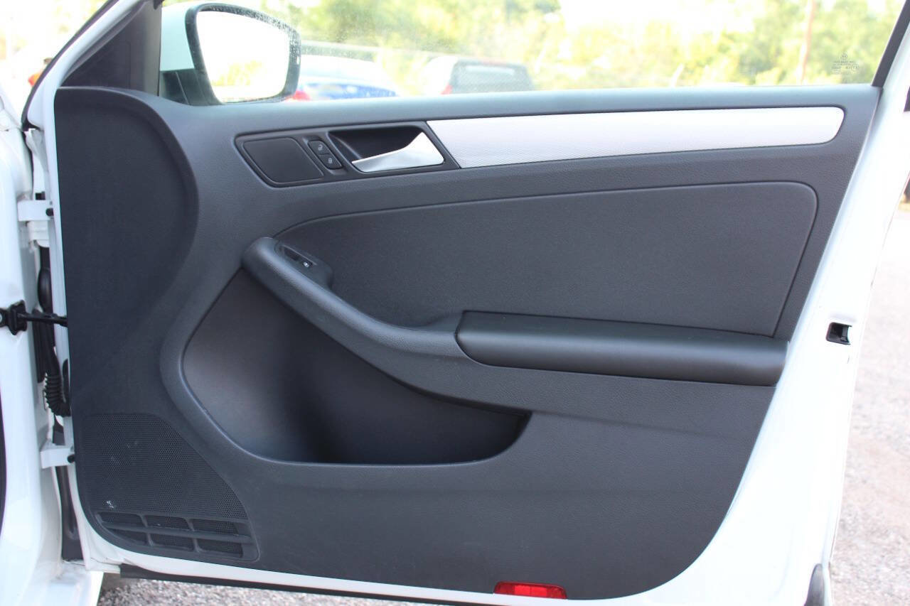 Used 2017 Volkswagen Jetta SE image 18